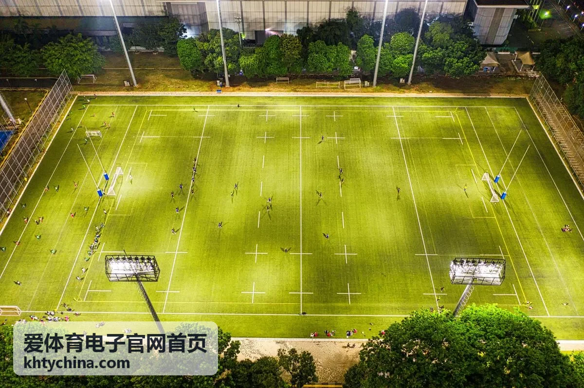 爱体育电子官网首页技术团队在场馆内调试计时设备